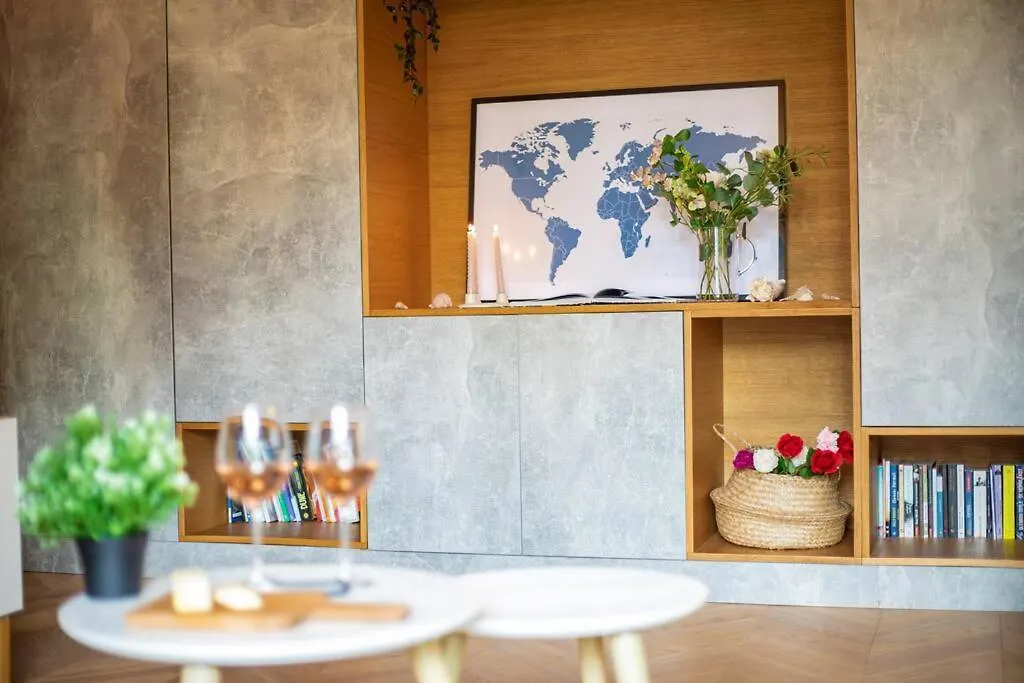 Chic 1Br Apartment - Amzei Square Bukarest