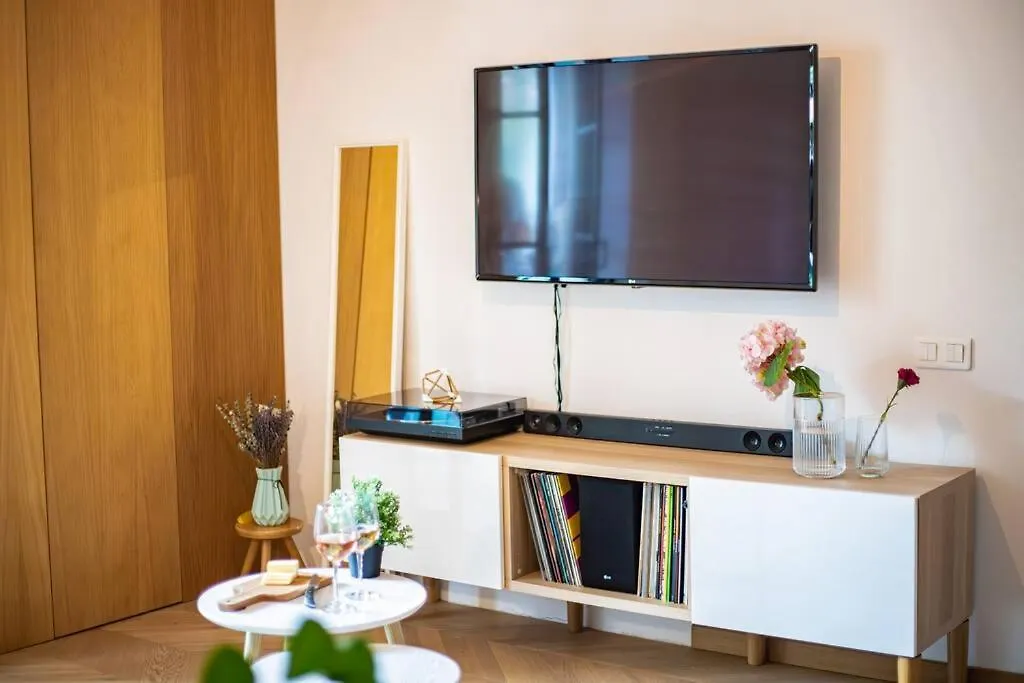 Chic 1Br Apartment - Amzei Square Bukarest