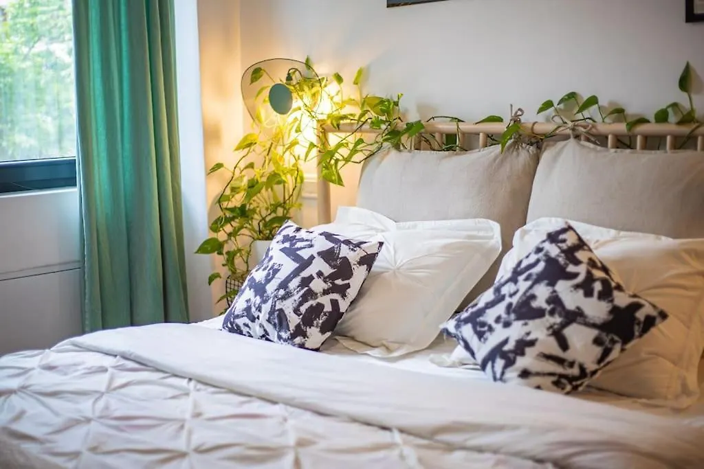 Chic 1Br Apartment - Amzei Square Bukarest