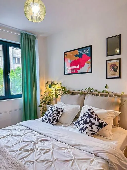 Chic 1Br Apartment - Amzei Square Bukarest
