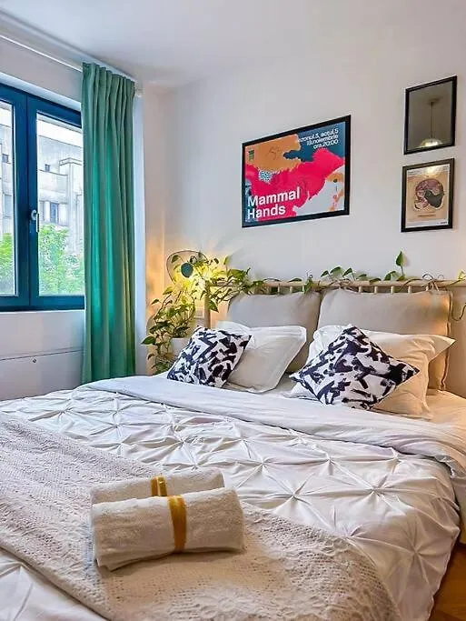 Chic 1Br Apartment - Amzei Square Bukarest